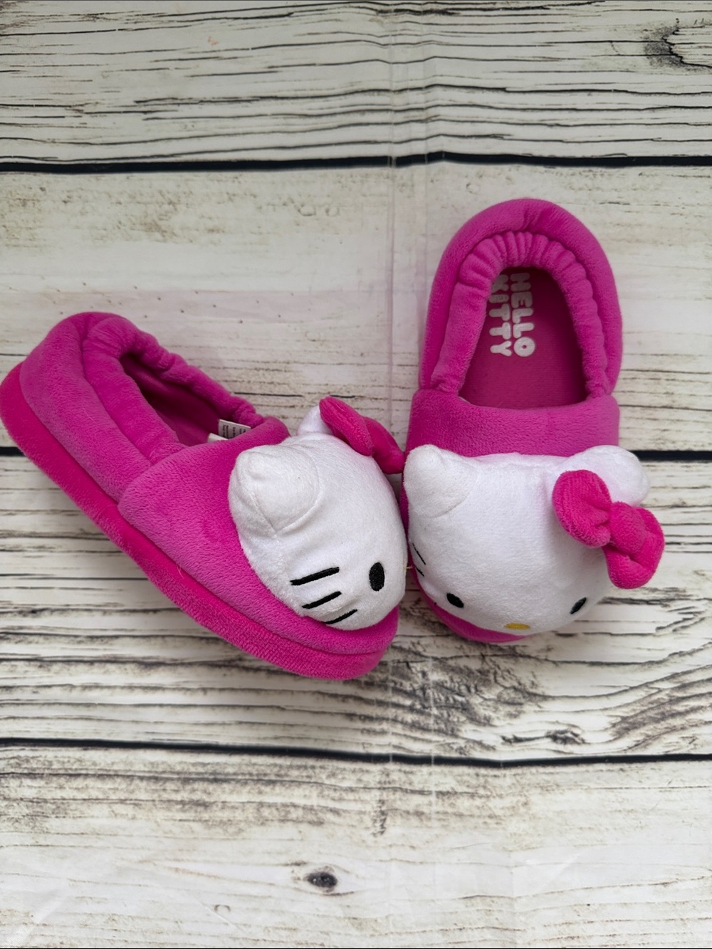 ♡ Girl’s Hello Kitty Hot Pink and White Plush Slippers XL 11/12
